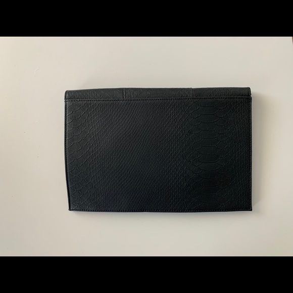 NWT BCBG Max Azria black enveloppe bag - Picture 2 of 2
